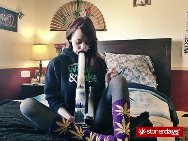 Sexy Morning Stoners Stoner Pictures Sexy Girls Smoking