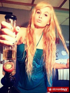 420 Stoner Ladies - Stoner Pictures - Sexy Stoners