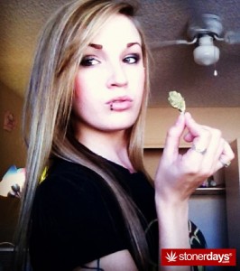 420 Stoner Ladies - Stoner Pictures - Sexy Stoners