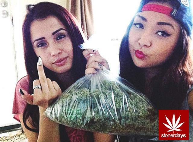 Marijuana-sexy-stoner-stonerdays-Lyndaisyy-(11)