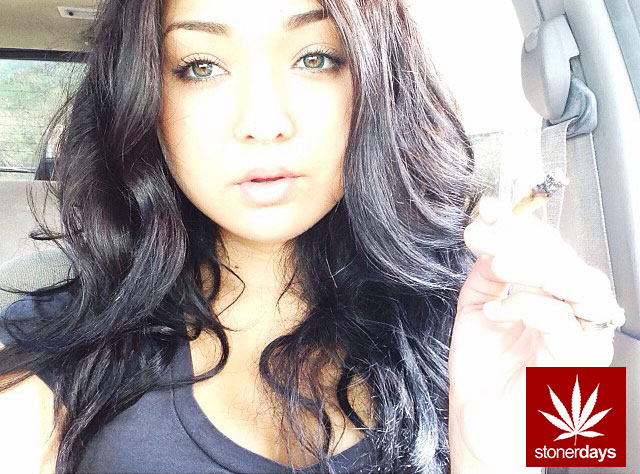 Marijuana-sexy-stoner-stonerdays-Lyndaisyy-(4)
