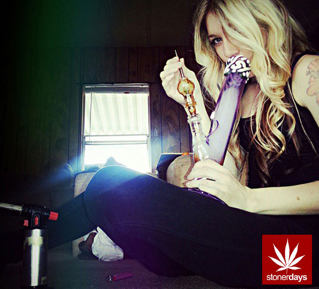 marijuana-sexy-stoner-stonerdays-dabbing_diamond-(7)