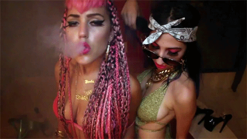 SEXY SMOKERS
